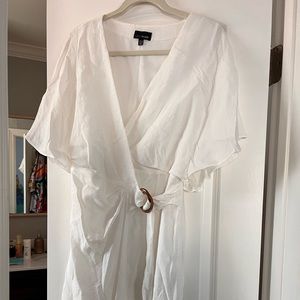 White Lucy Paris wrap dress size S. Fits 2-4. Hits above knee. Lined.